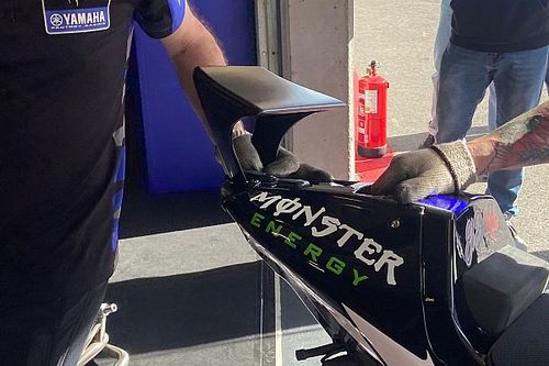 Fotos: el estrafalario alerón de Yamaha en el test de Portimao