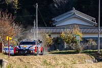 Neuville nowym liderem