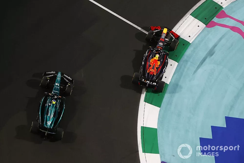 Sergio Perez, Red Bull Racing RB19, Fernando Alonso, Aston Martin AMR23