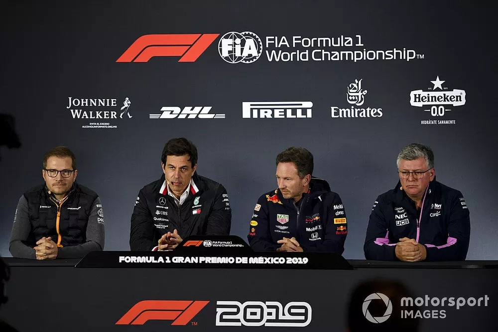 Andreas Seidl, Director, McLaren, Toto Wolff, Director Ejecutivo (Negocios), Mercedes AMG, Christian Horner, Director de Equipo, Red Bull Racing y Otmar Szafnauer, Director de Equipo y CEO, Racing Point en la Conferencia de Prensa 