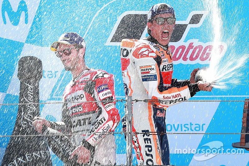 Márquez vence a Dovizioso en Aragón y avanza hacia el título