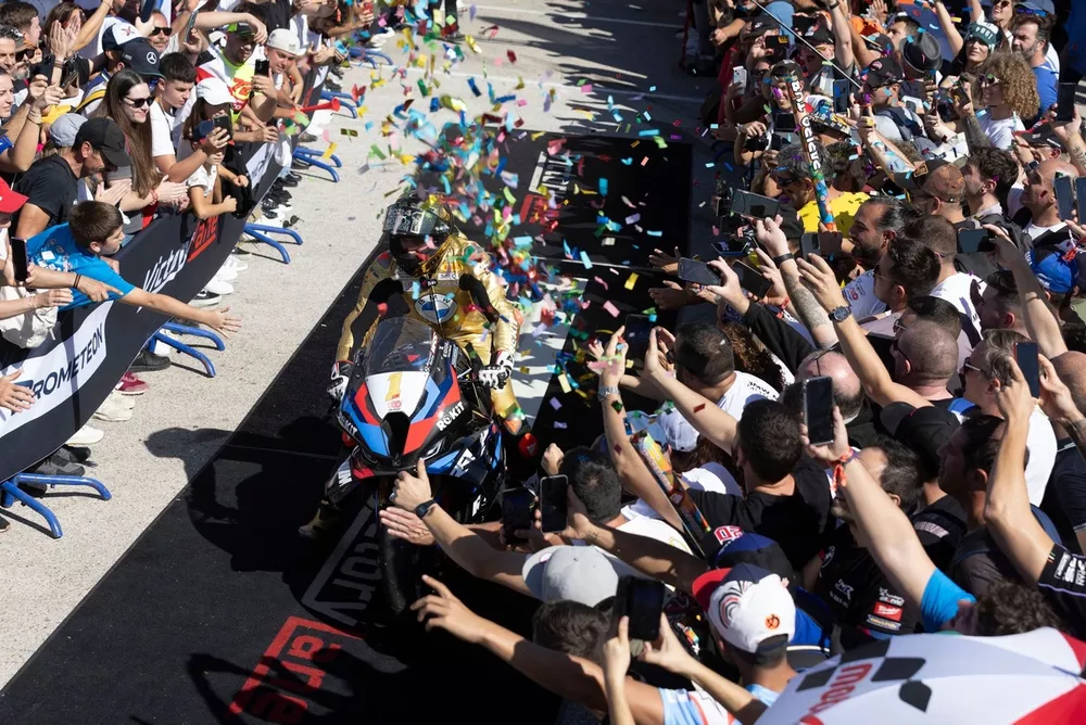 Toprak Razgatlioglu, BMW Motorrad WorldSBK Team celebra el t&iacute;tulo del WorldSBK