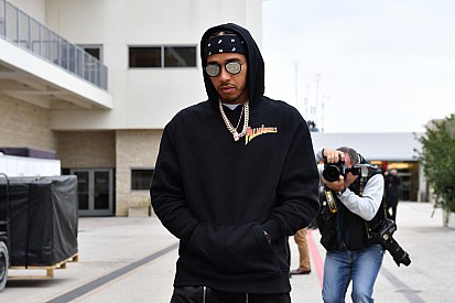 Hamiton igazi amerikai stílusban érkezett meg az F1-es pályára