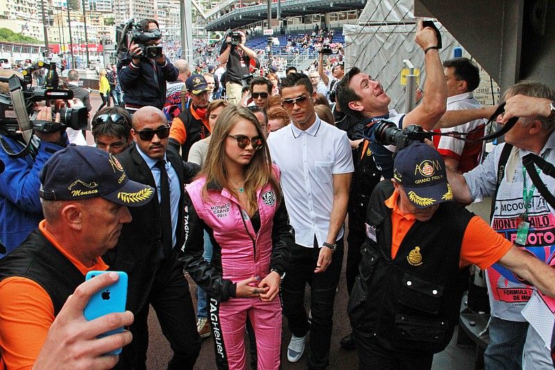 (De izquierda a derecha): Cara Delevingne, Modelo con Cristiano Ronaldo, jugador del Real Madrid fútbol