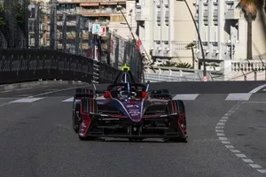 F1新規則への批判的な声に元F1ドライバーのジャッキー・イクスが反論