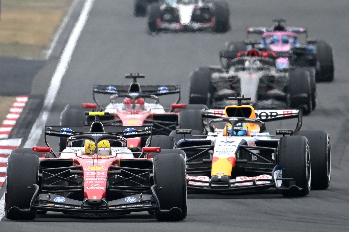 Hamilton cree que la F1 2026 ha conseguido "lo que deberían ser las carreras"