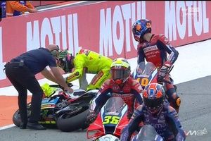 VÍDEO: Morbidelli bate antes da largada em Valência, fratura a mão e está fora do teste de pós-temporada da MotoGP