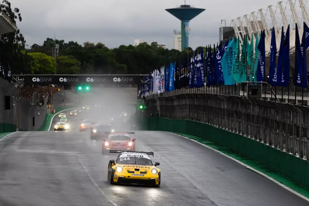 Mar&ccedil;al Muller vence segunda corrida em Interlagos