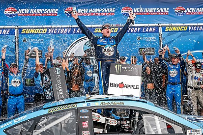 Harvick dá “chega pra lá” em Busch e vence em New Hampshire