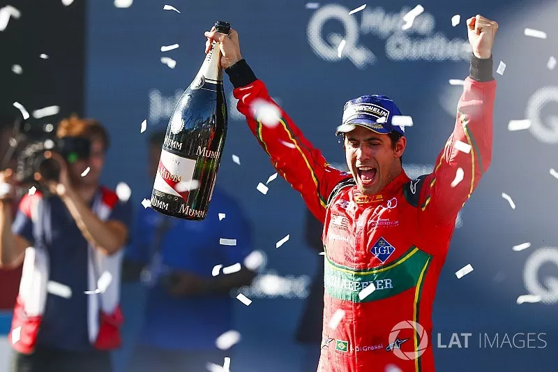 Lucas di Grassi, ABT Schaeffler Audi Sport, sur le podium