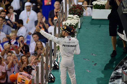 El jefe de la F1 pide que Hamilton "corra para siempre"