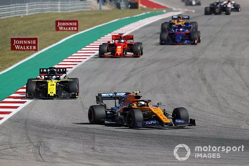 Lando Norris, McLaren MCL34, devant Daniel Ricciardo, Renault F1 Team R.S.19 et Sebastian Vettel, Ferrari SF90 
