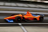 Alonso acaba al fondo de la tabla la primera jornada en Indy