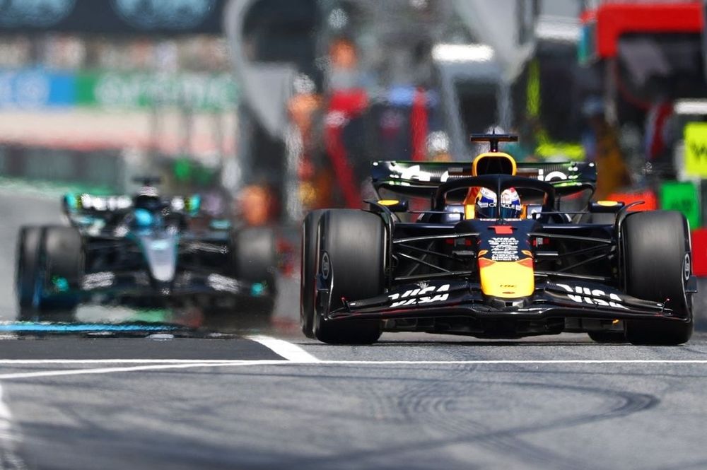 Max Verstappen, Red Bull Racing, George Russell, Mercedes