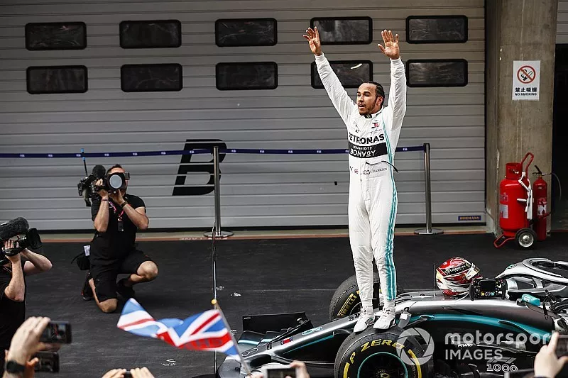 El ganador Lewis Hamilton, Mercedes AMG F1 W10