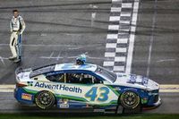 Suárez eliminado en accidente en el Duelo 2 en Daytona con salvaje final