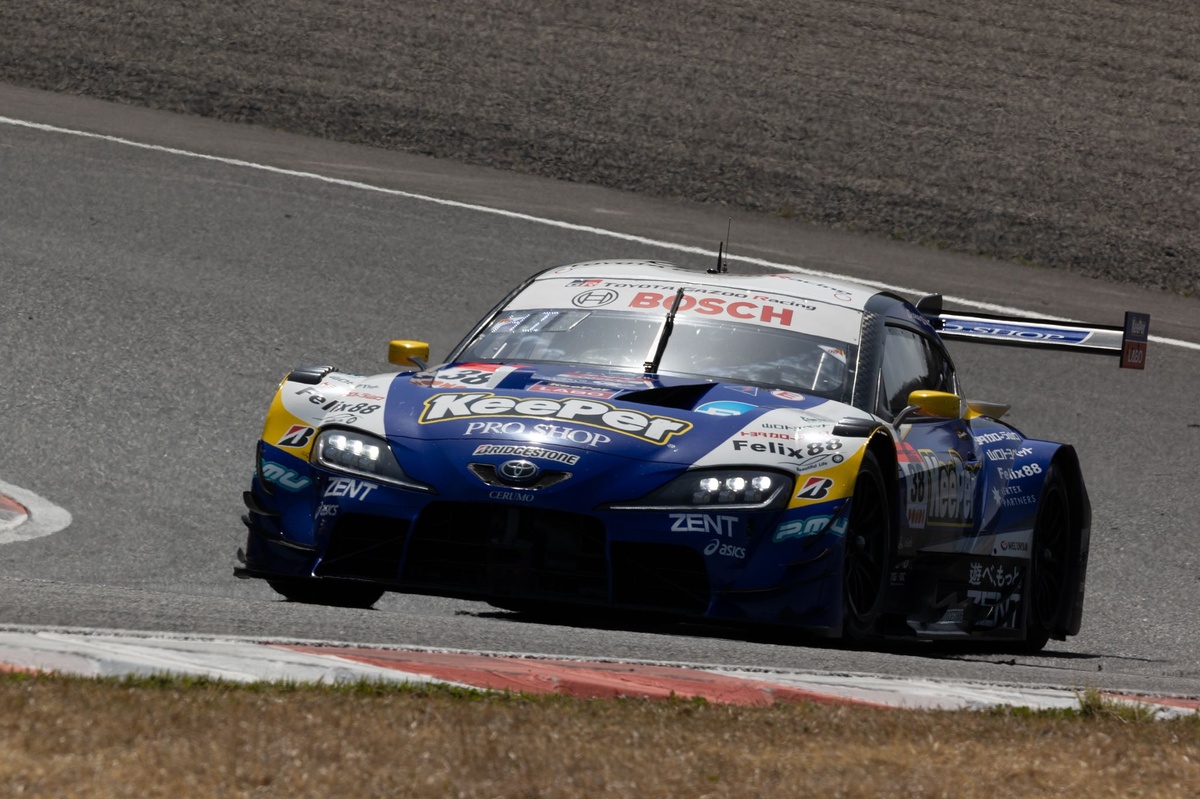 KeePer CERUMOがポールポジション獲得！ GT300はD'station最速