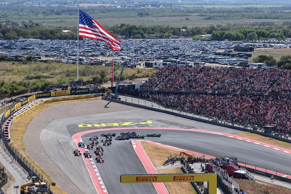 Charles Leclerc, Ferrari SF-24, Max Verstappen, Red Bull Racing RB20, Carlos Sainz, Ferrari SF-24, Lando Norris, McLaren MCL38, Oscar Piastri, McLaren MCL38, Pierre Gasly, Alpine A524, the rest of the field on the opening lap