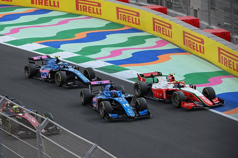 Jack Doohan, Invicta Virtuosi Racing battles with Oliver Bearman, Prema Racing 