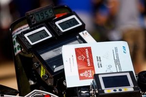 Los pilotos prefieren volver al roadbook de papel tras las sanciones en el Dakar