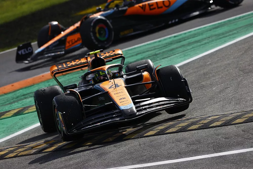 Lando Norris, McLaren MCL60, rate la chicane