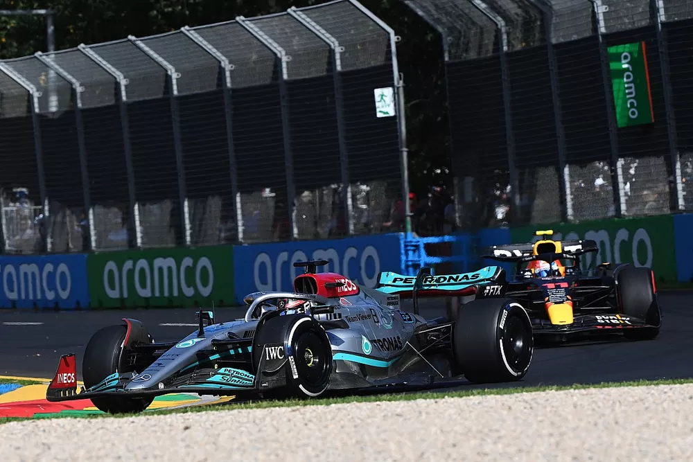 George Russell, Mercedes W13, Sergio Perez, Red Bull Racing RB18