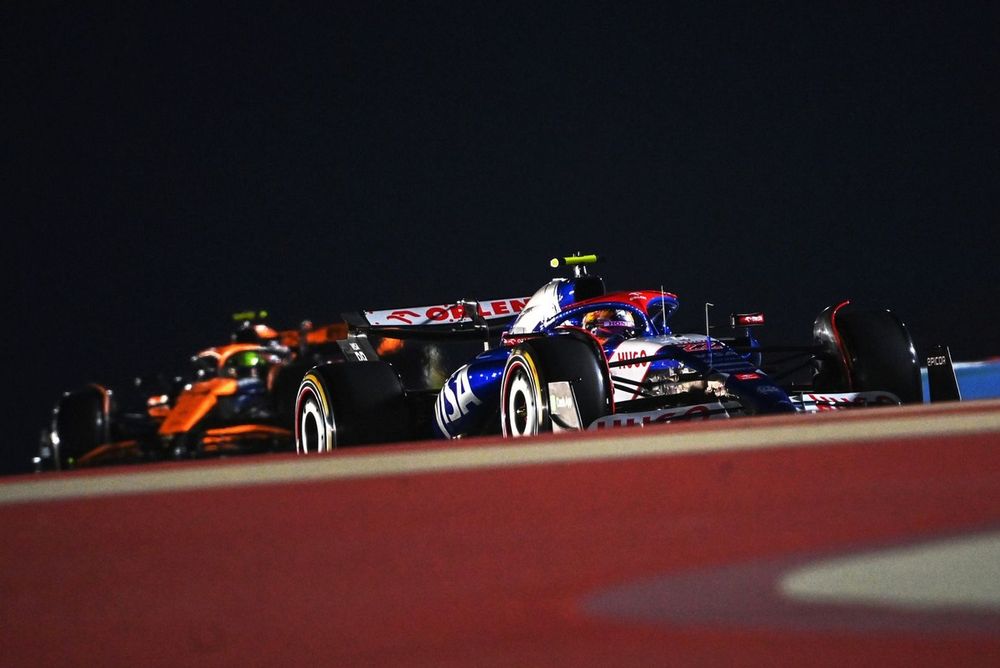 Pierre Gasly, Alpine A524, Lando Norris, McLaren MCL38