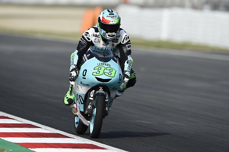 Bastianini torna alla vittoria in una gara ad eliminazione a Barcellona! E secondo c'è Bezzecchi!