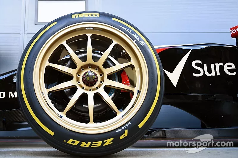 Lotus E22, 18 in&ccedil; Pirelli lastikleri