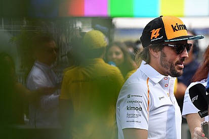 Alonso diz que teve 6 ofertas da Red Bull e exige desculpas