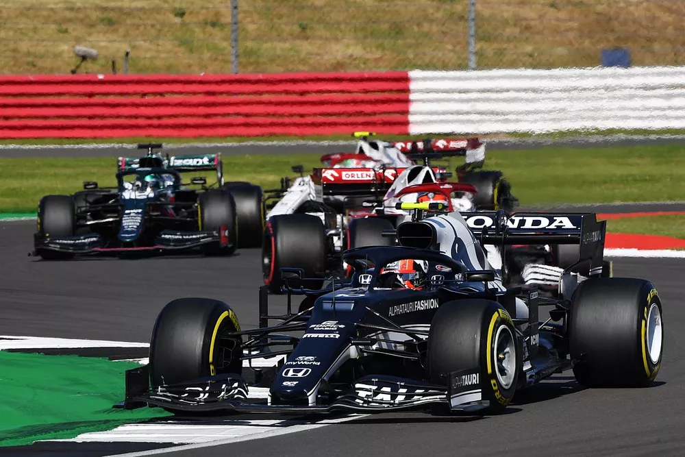 Pierre Gasly, AlphaTauri AT02, Kimi Raikkonen, Alfa Romeo Racing C41, et Lance Stroll, Aston Martin AMR21