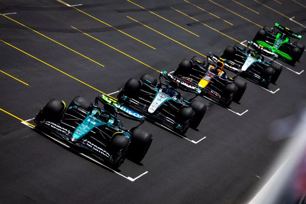 Fernando Alonso, Aston Martin AMR24, George Russell, Mercedes F1 W15, Sergio Perez, Red Bull Racing RB20, Lewis Hamilton, Mercedes F1 W15, Zhou Guanyu, Stake F1 Team KICK Sauber C44, make a practice start