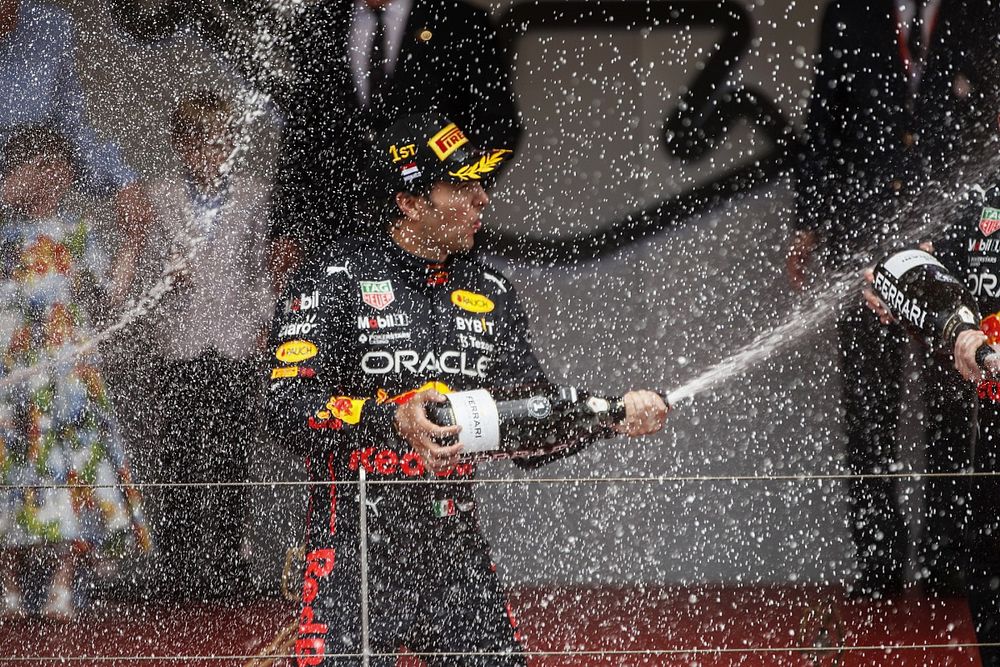 Podio: ganador Sergio Pérez, Red Bull Racing