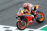 Brutal caída de Márquez en el arranque en Tailandia; Viñales lidera