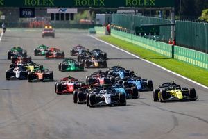 Stawka Formuły 2 w komplecie