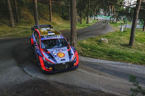 Tanak se aleja de Lappi en el Rally de Finlandia