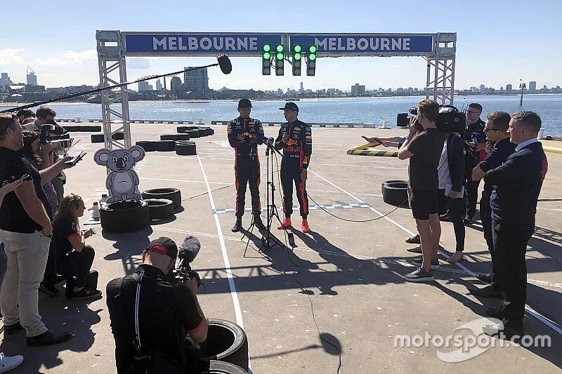 Max Verstappen, Red Bull Racing, Alex Albon, Red Bull Racing with medias