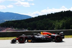 レッドブルレーシング◇F-1のパーツ&サイン入りキャップ（F1 Red