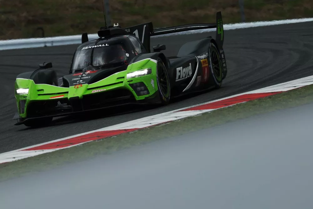 #4 Floyd Vanwall Racing Team Vanwall Vandervell 680: Esteban Guerrieri, Tristan Vautier, Jo&atilde;o Paulo de Oliveira