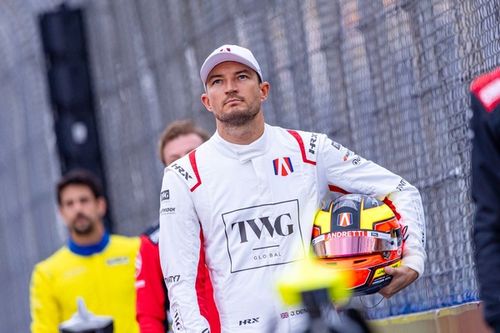 Dennis vence ca&oacute;tico eP de SP marcado por acidente de Mart&iacute;; Drugovich &eacute; 5&ordm; na pista, mas toma puni&ccedil;&atilde;o e cai para 12&ordm;