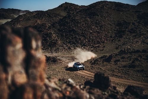 Dakar: Etap 1. Dużo kamieni, mniej piachu