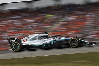 Mercedes quer Hamilton dizendo o que pensa na internet