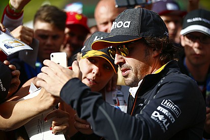 Alonso: „Éjjel-nappal dolgozik a McLaren…”