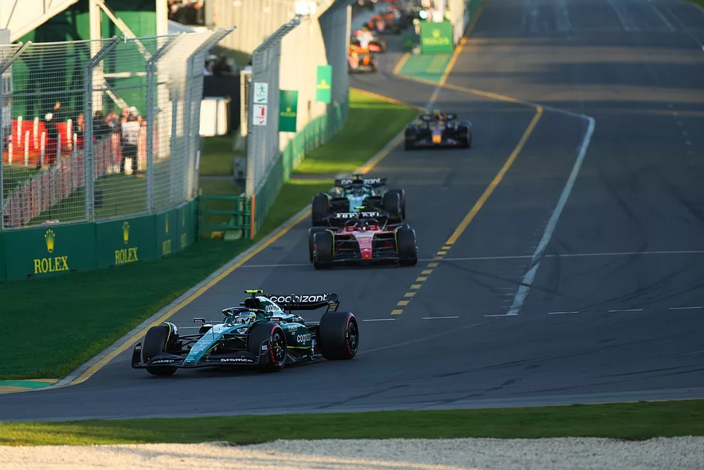 Fernando Alonso, Aston Martin AMR23, Carlos Sainz, Ferrari SF-23, Lance Stroll, Aston Martin AMR23