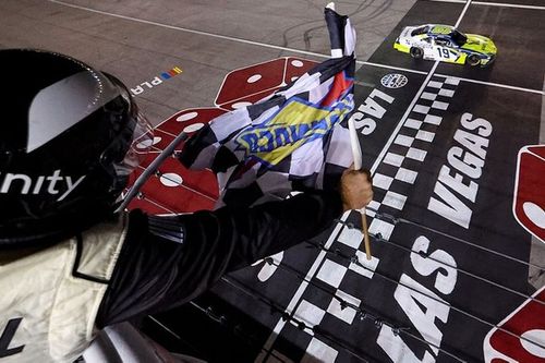 Almirola supera Zilisch em final dramático da NASCAR Xfinity em Las Vegas; Motorsport transmite categoria