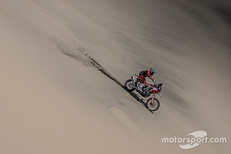 Three-hour Benavides penalty ends Honda's Dakar hopes