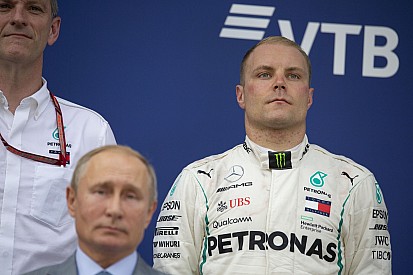 Könyörtelen volt a Mercedes Bottasszal? Hamilton címe mindenek felett!