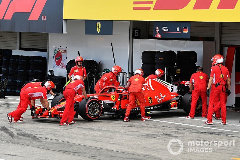 Hamilton tak menyangka Vettel akan keteteran di sisa musim