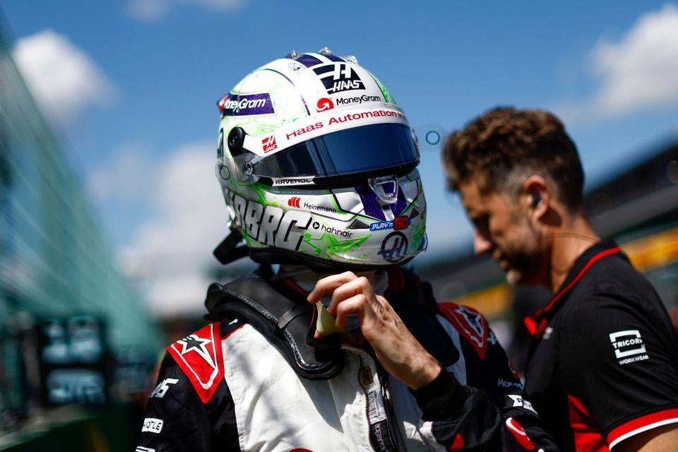 Nico Hulkenberg, Haas F1 Team, on the grid