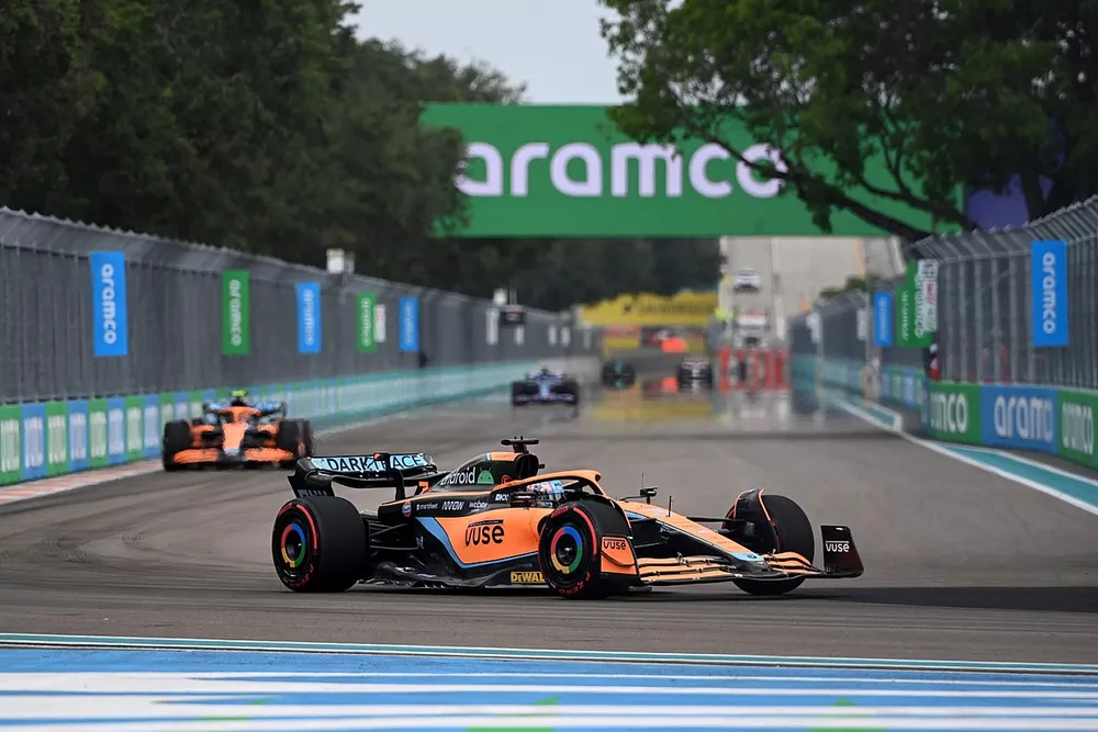 Daniel Ricciardo, McLaren MCL36, Lando Norris, McLaren MCL36